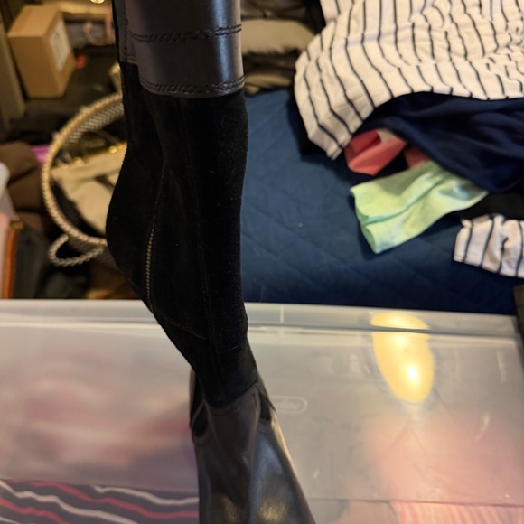 Timberland Black boots suede and leather. - Picture 3 of 6